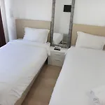 Lisbon Suite Home Лісабон