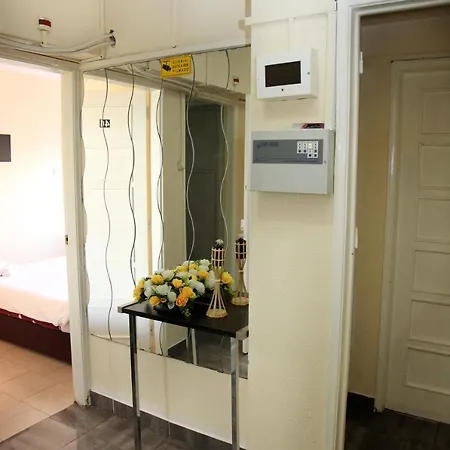 Lisbon Suite Home בית הארחה