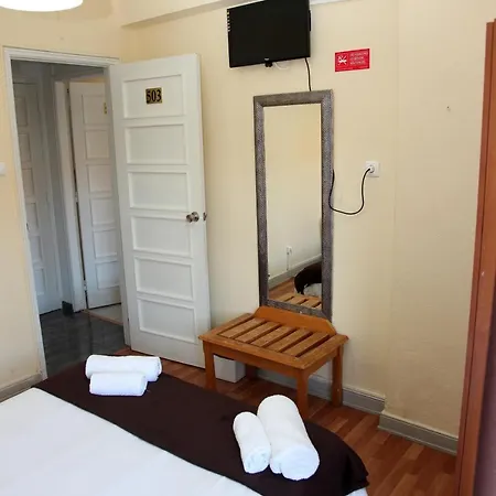 בית הארחה Lisbon Suite Home ליסבון