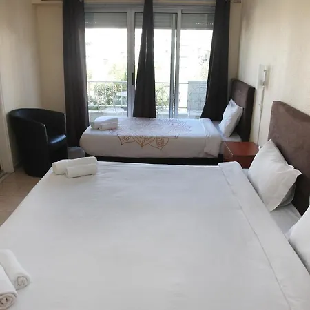 Lisbon Suite Home בית הארחה